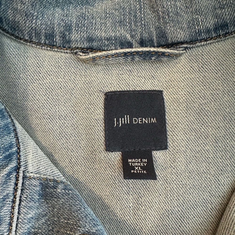 Women’s J Jill Light Denim Jacket Size XL with Brown Buttons